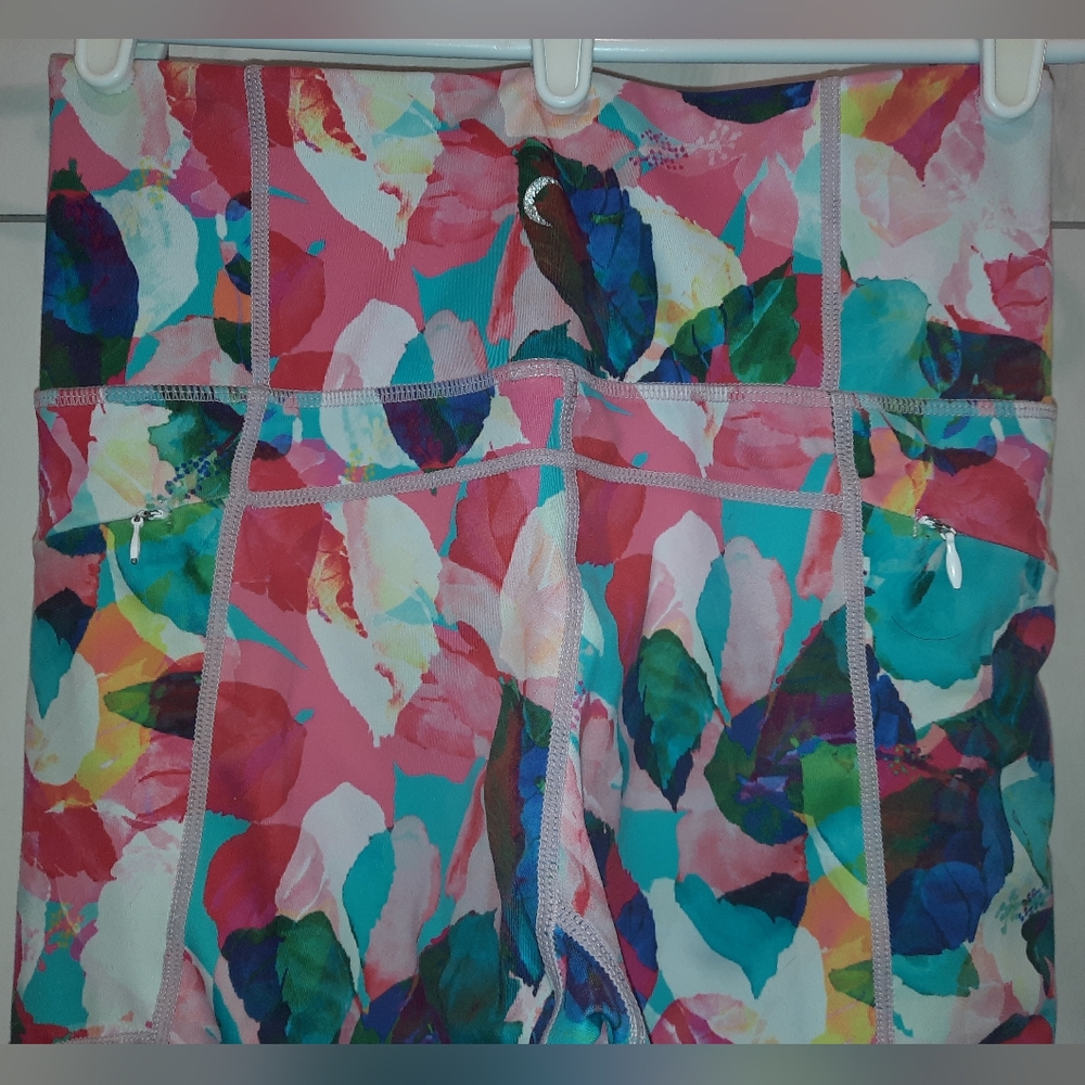 Zyia Active Pink Blue Green Leaf Design Capri Leggings size 6 8, size small EUC - Picture 5 of 9